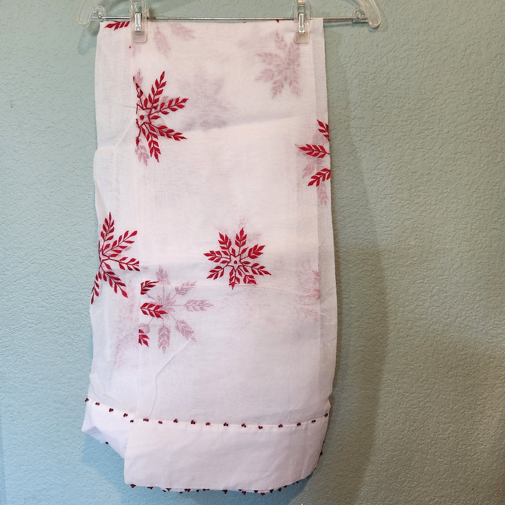 The Company Store White Red Bead Embroidere Snowflake Organza Table Cloth 30X108